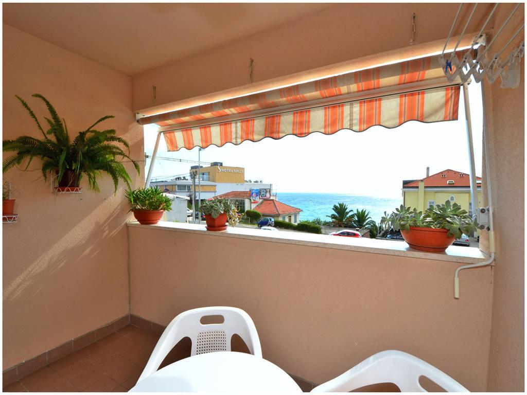 Apartment Laura Podstrana Rum bild