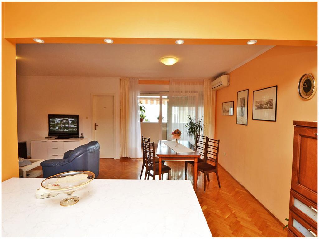 Apartment Laura Podstrana Rum bild
