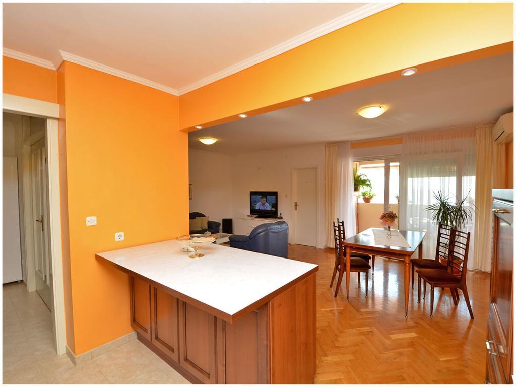 Apartment Laura Podstrana Rum bild