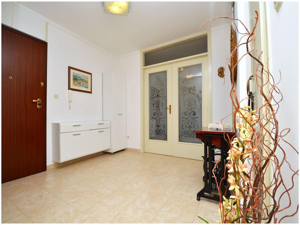 Apartment Laura Podstrana Rum bild